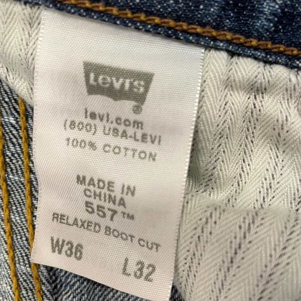 VTG Levis 557 Jeans Mens 36x32 Medium Wash Relaxed Bootcut Crosshatch Denim 2008
